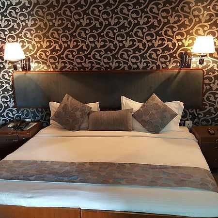 Oyo 15791 Flagship Hotel Executive Hazratganj Lucknow Ngoại thất bức ảnh