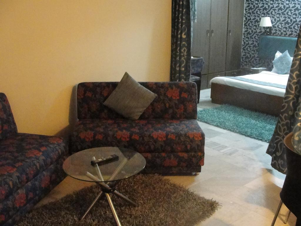 Oyo 15791 Flagship Hotel Executive Hazratganj Lucknow Ngoại thất bức ảnh