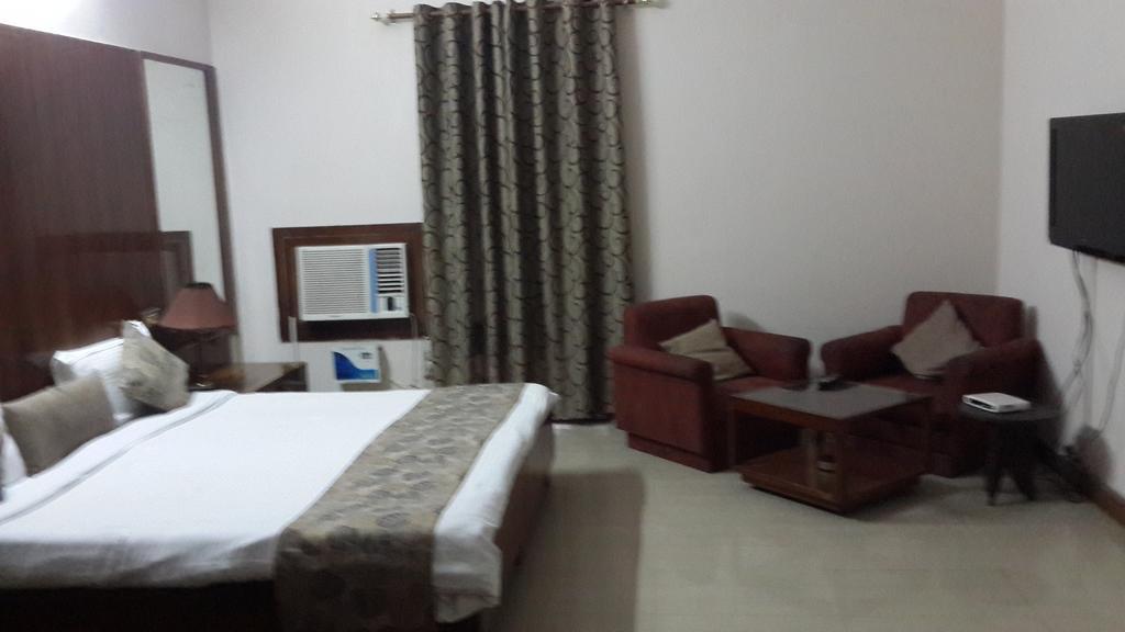 Oyo 15791 Flagship Hotel Executive Hazratganj Lucknow Ngoại thất bức ảnh