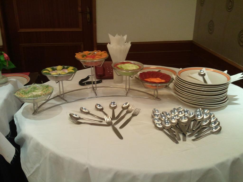 Oyo 15791 Flagship Hotel Executive Hazratganj Lucknow Ngoại thất bức ảnh