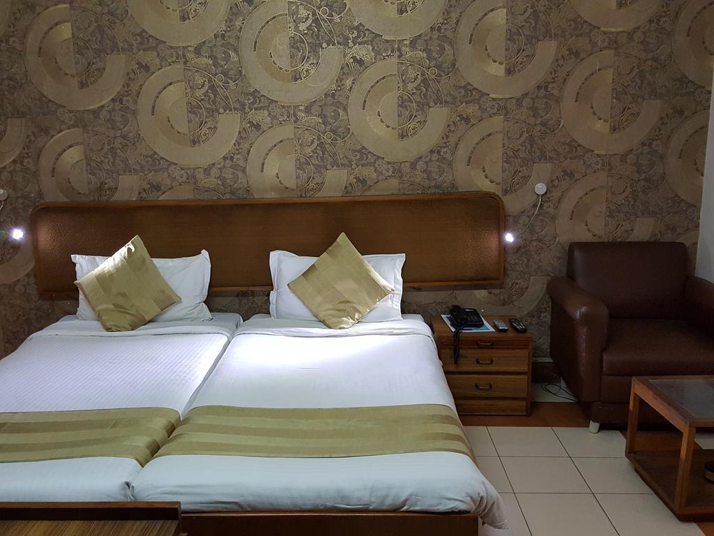 Oyo 15791 Flagship Hotel Executive Hazratganj Lucknow Ngoại thất bức ảnh