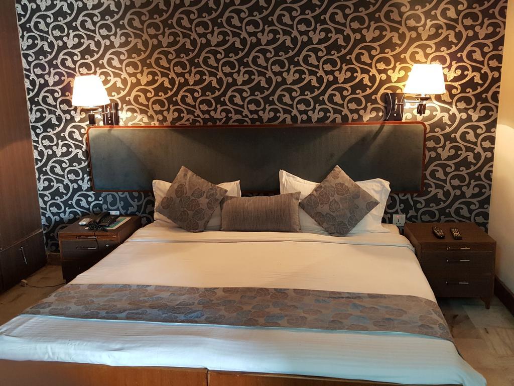Oyo 15791 Flagship Hotel Executive Hazratganj Lucknow Ngoại thất bức ảnh