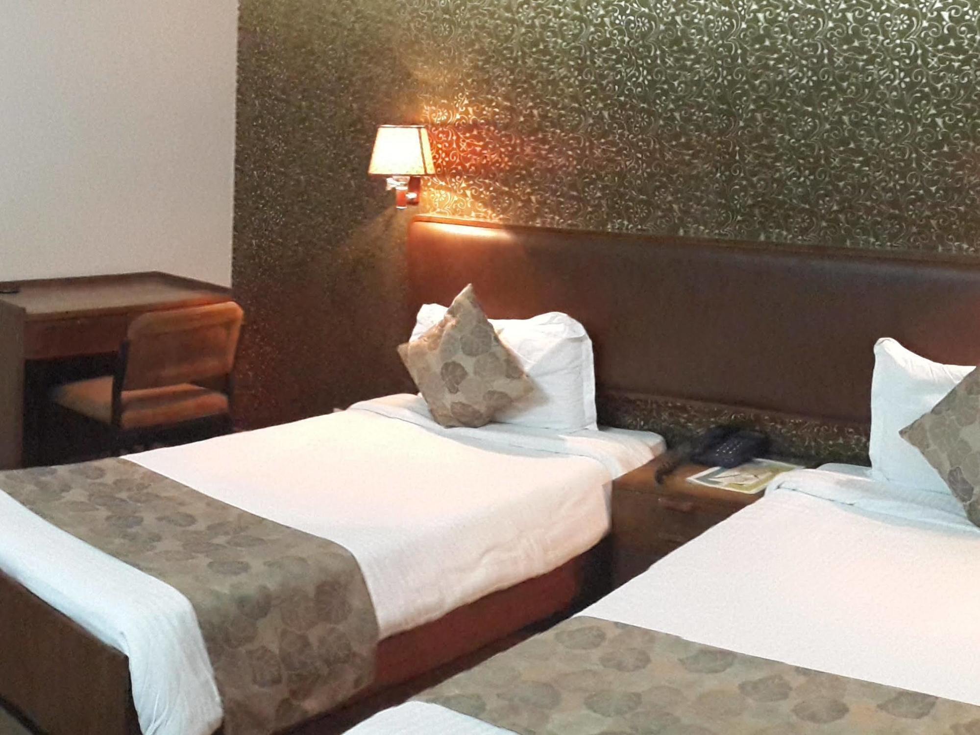 Oyo 15791 Flagship Hotel Executive Hazratganj Lucknow Ngoại thất bức ảnh